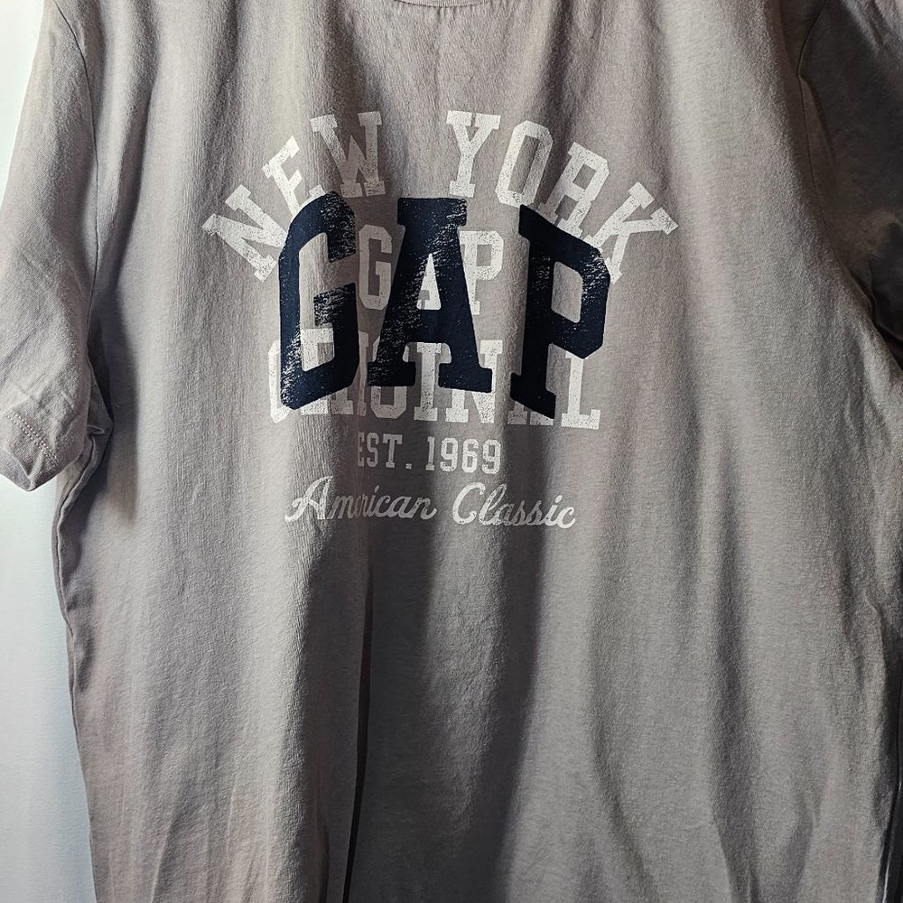1 men's gap t shirt 1 Uniqlo tee